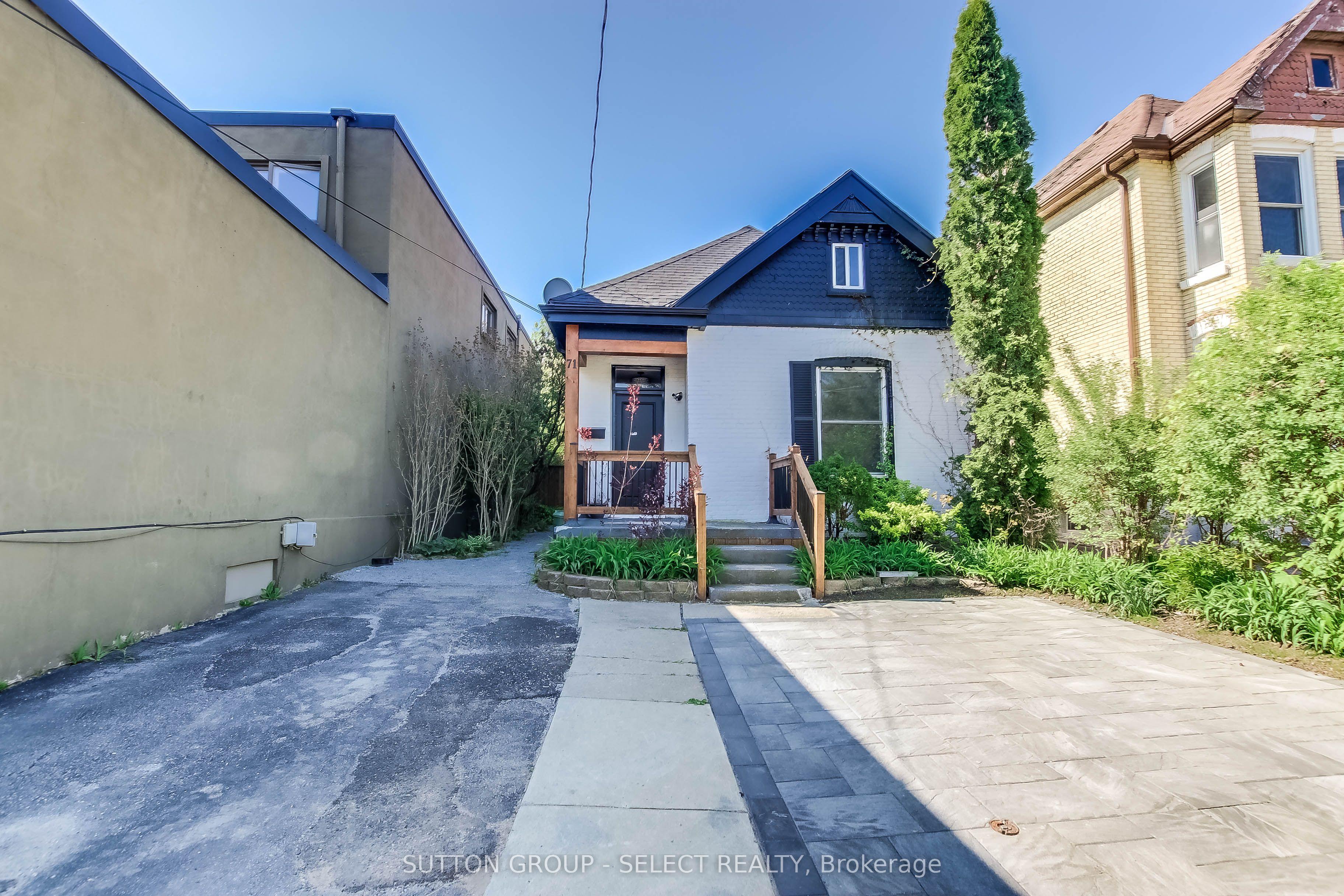 71 Briscoe Street E — photo 1