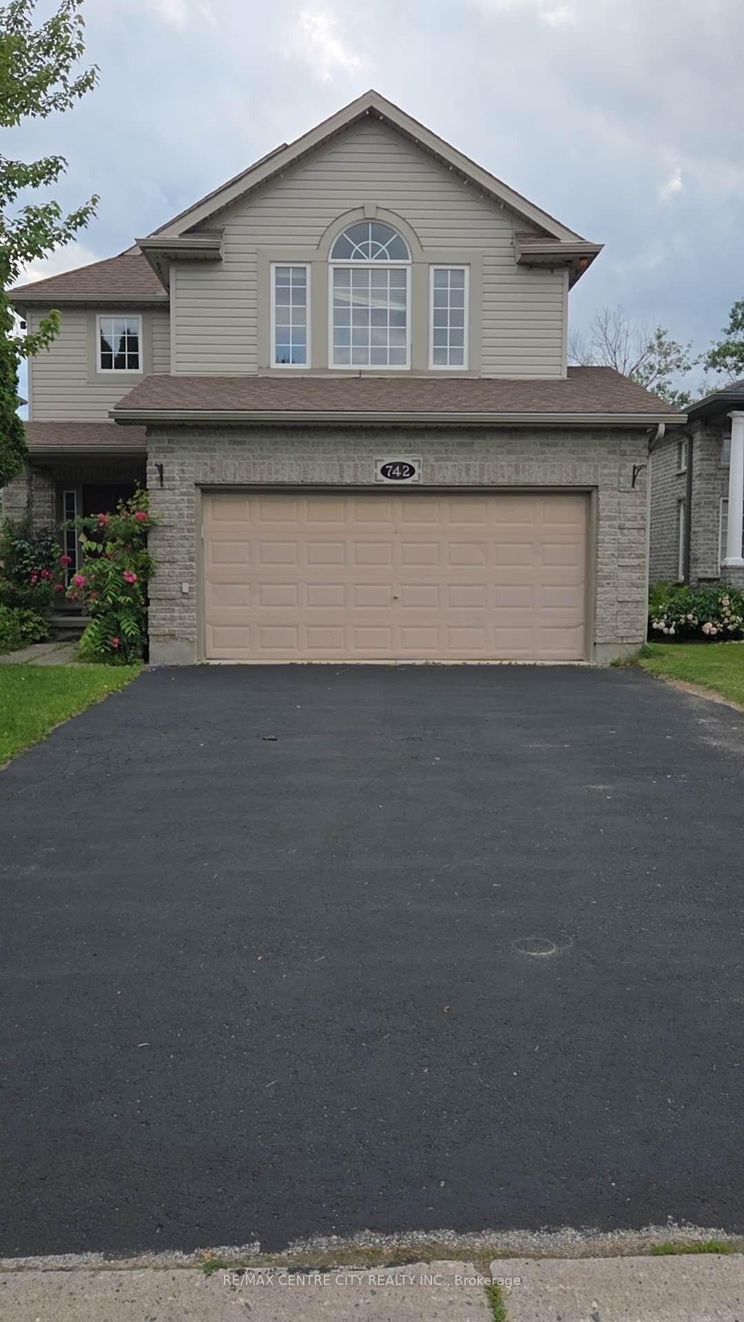 742 Marigold Street — photo 1