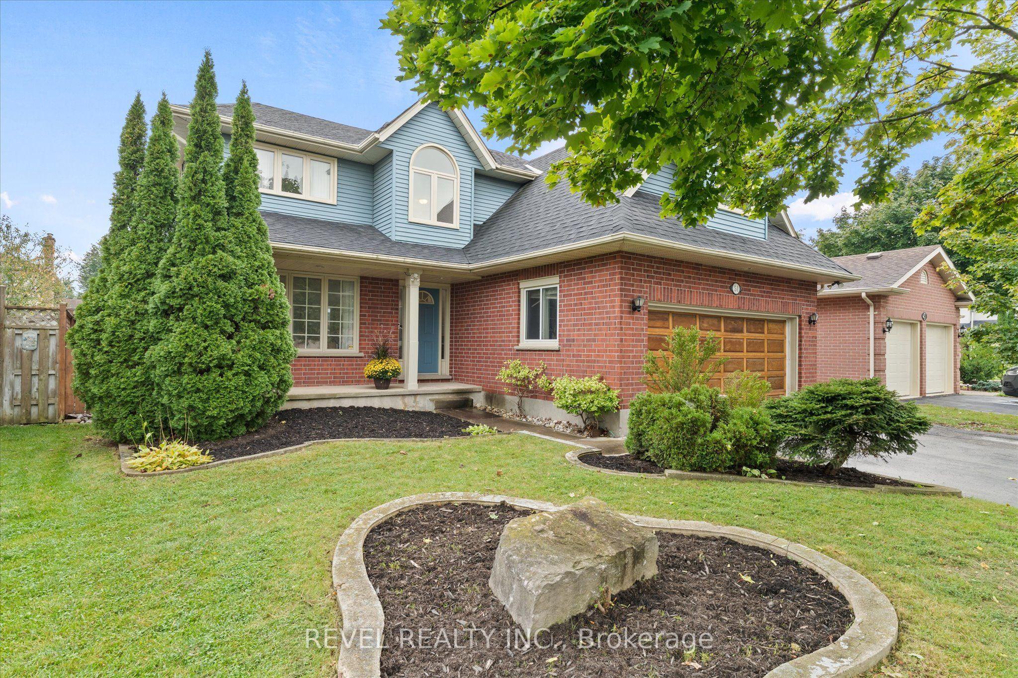 51 Napoleon Drive N — photo 1