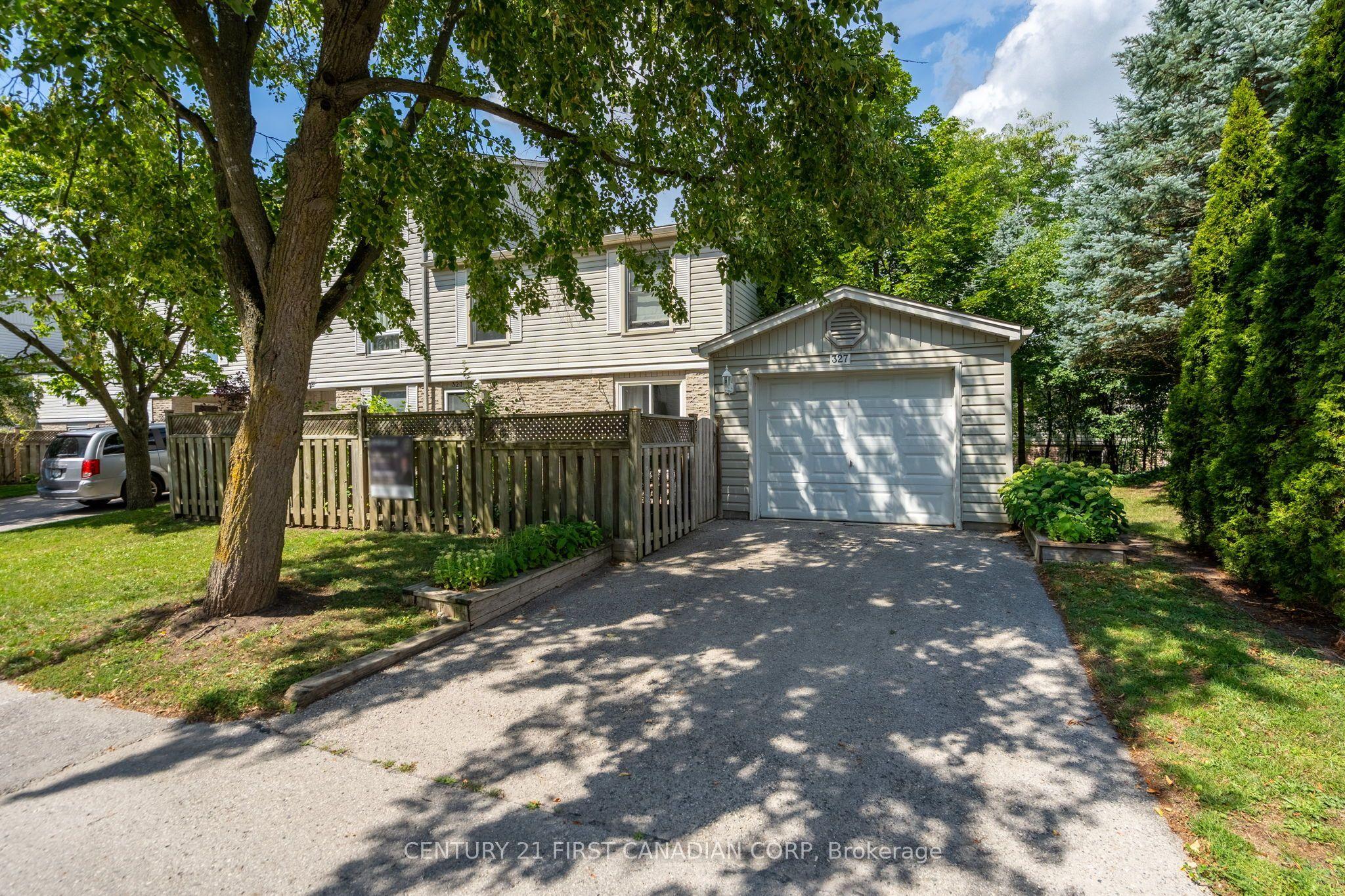 327 Everglade Crescent — photo 1