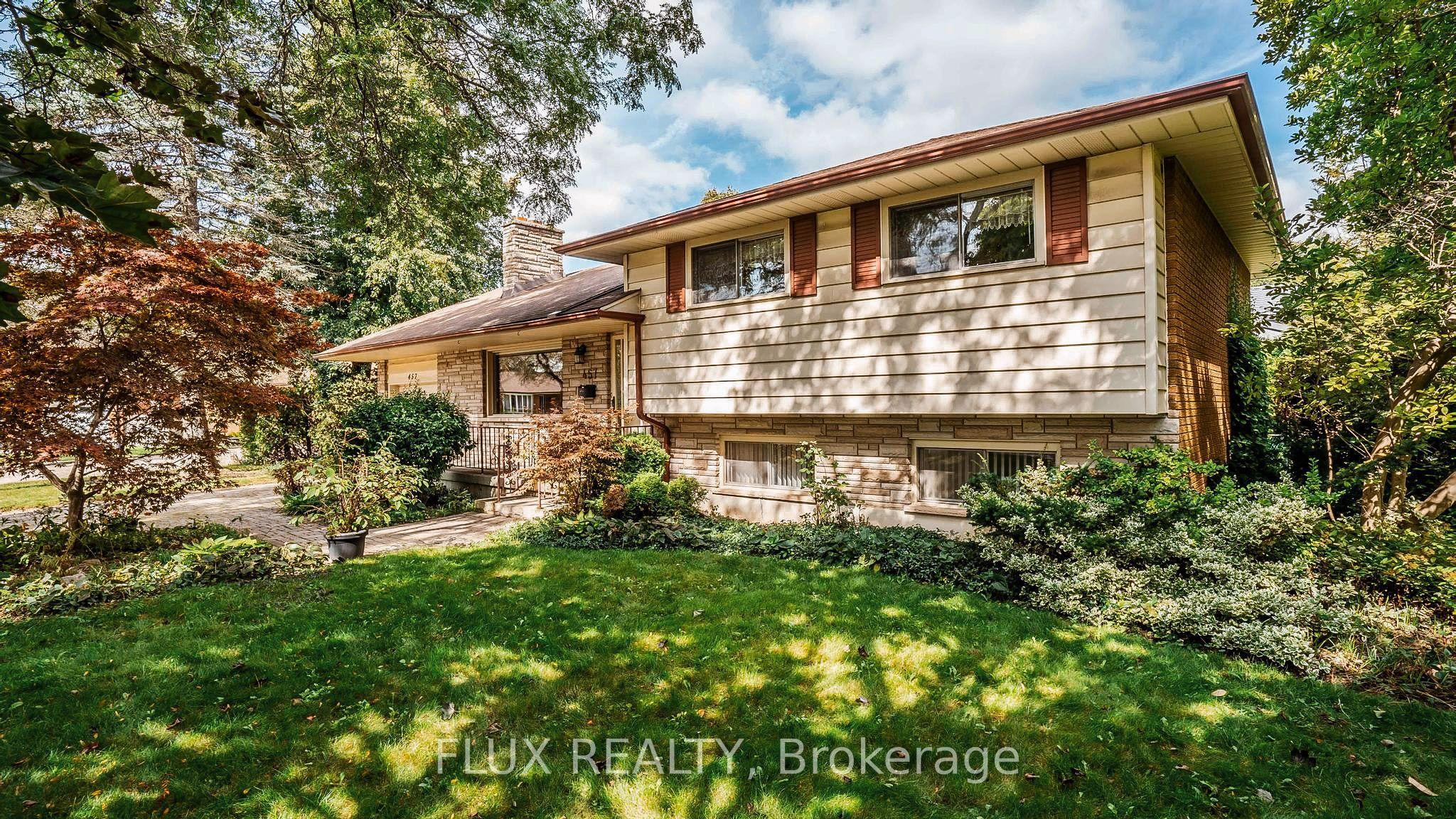 457 Three Valleys Crescent — photo 1