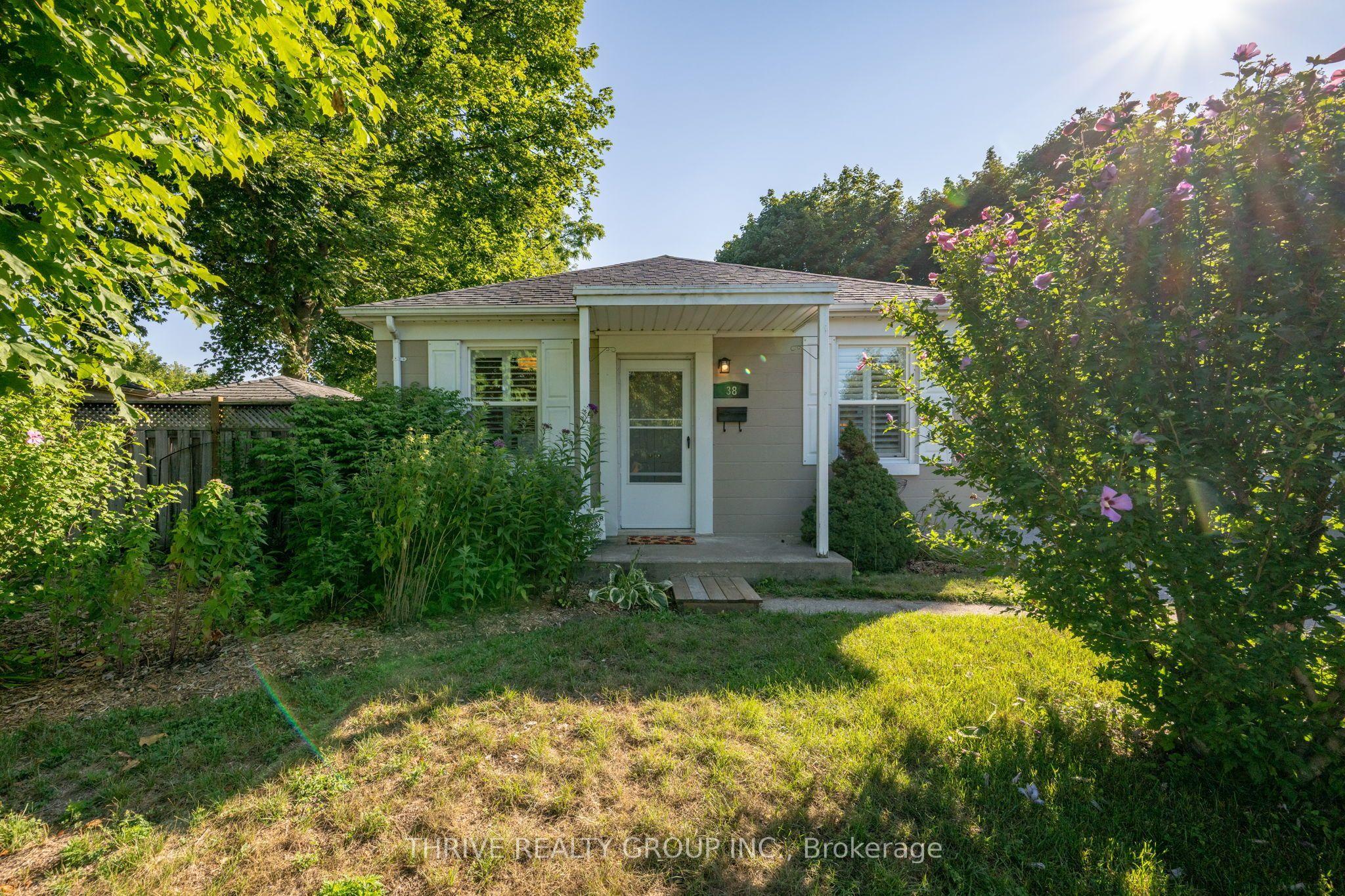 38 Bellwood Crescent — photo 1