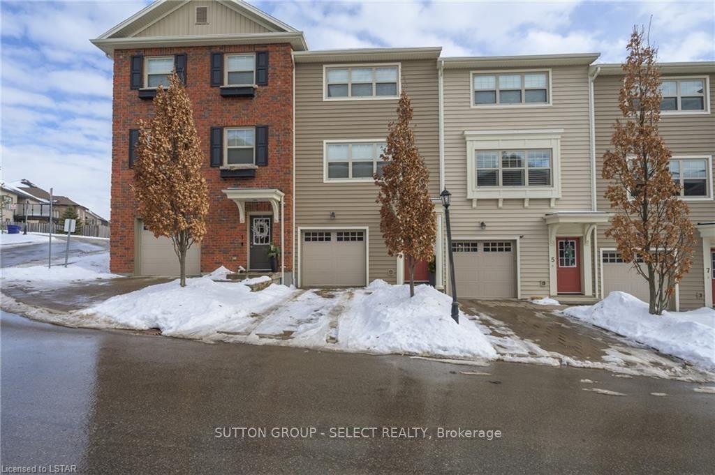 1850 BEAVERBROOK Avenue, Unit 3 — photo 1