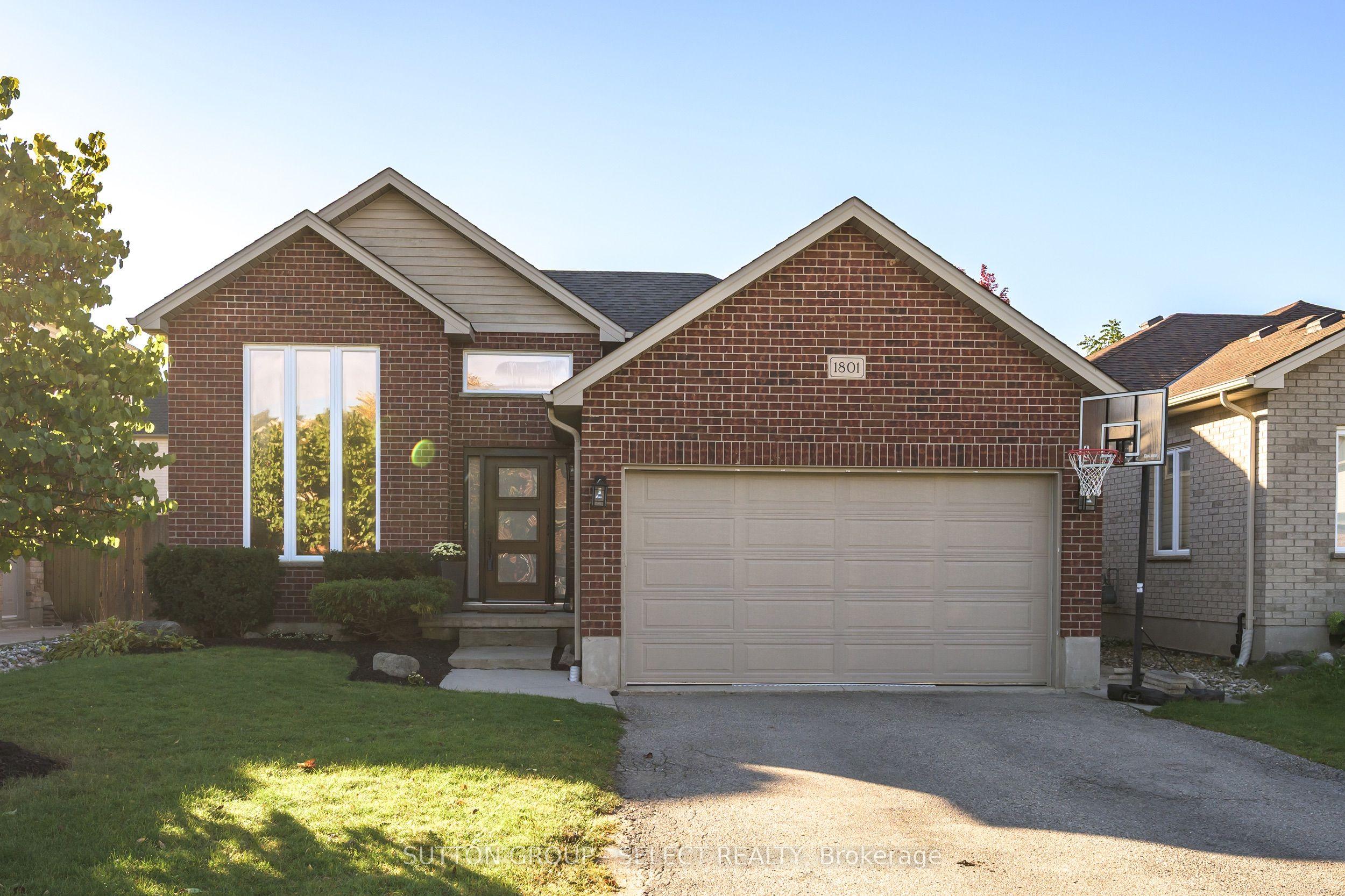 1801 Seymour Crescent — photo 1