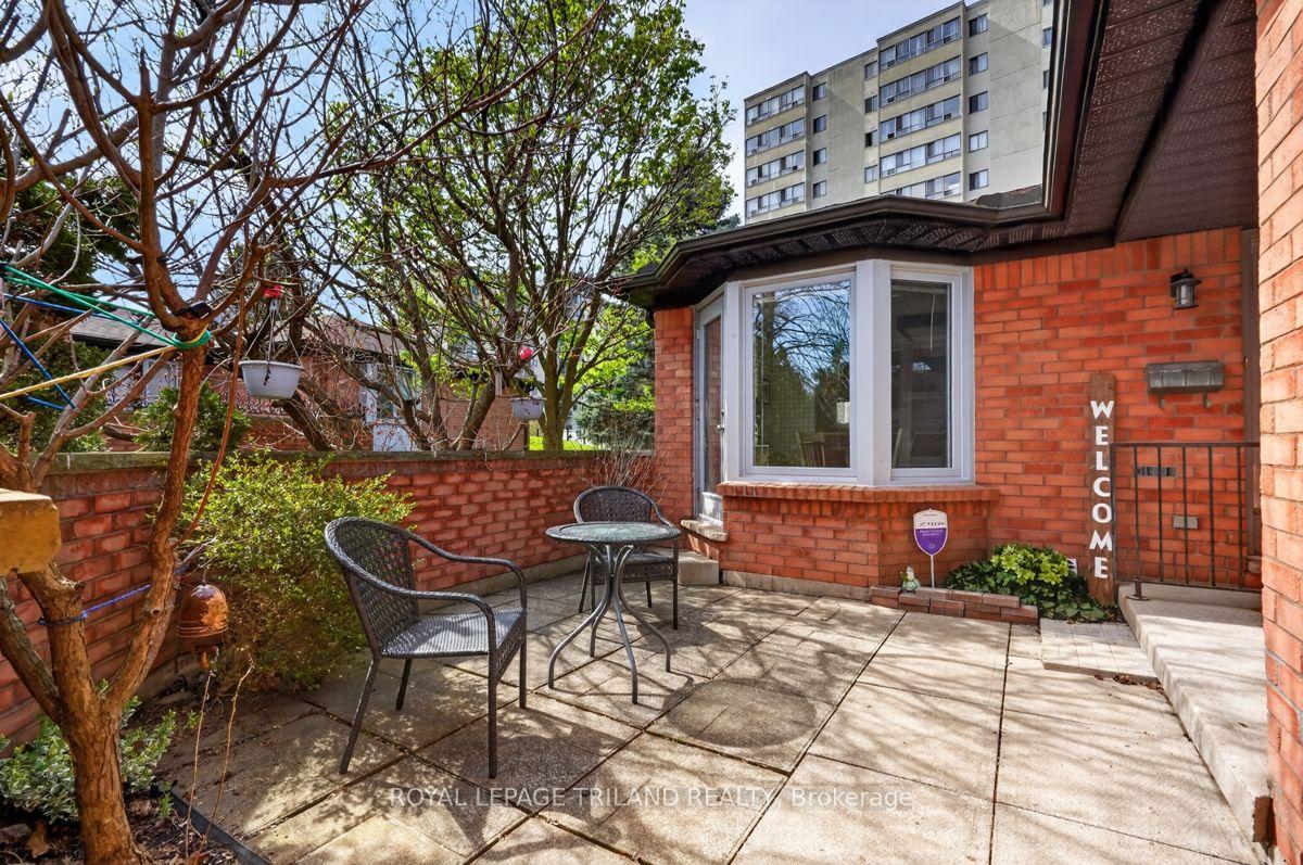 65 Fiddlers Green Road, Unit 29 — photo 1