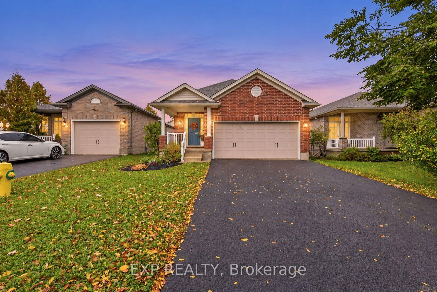 969 Bitterbush Crescent — photo 1