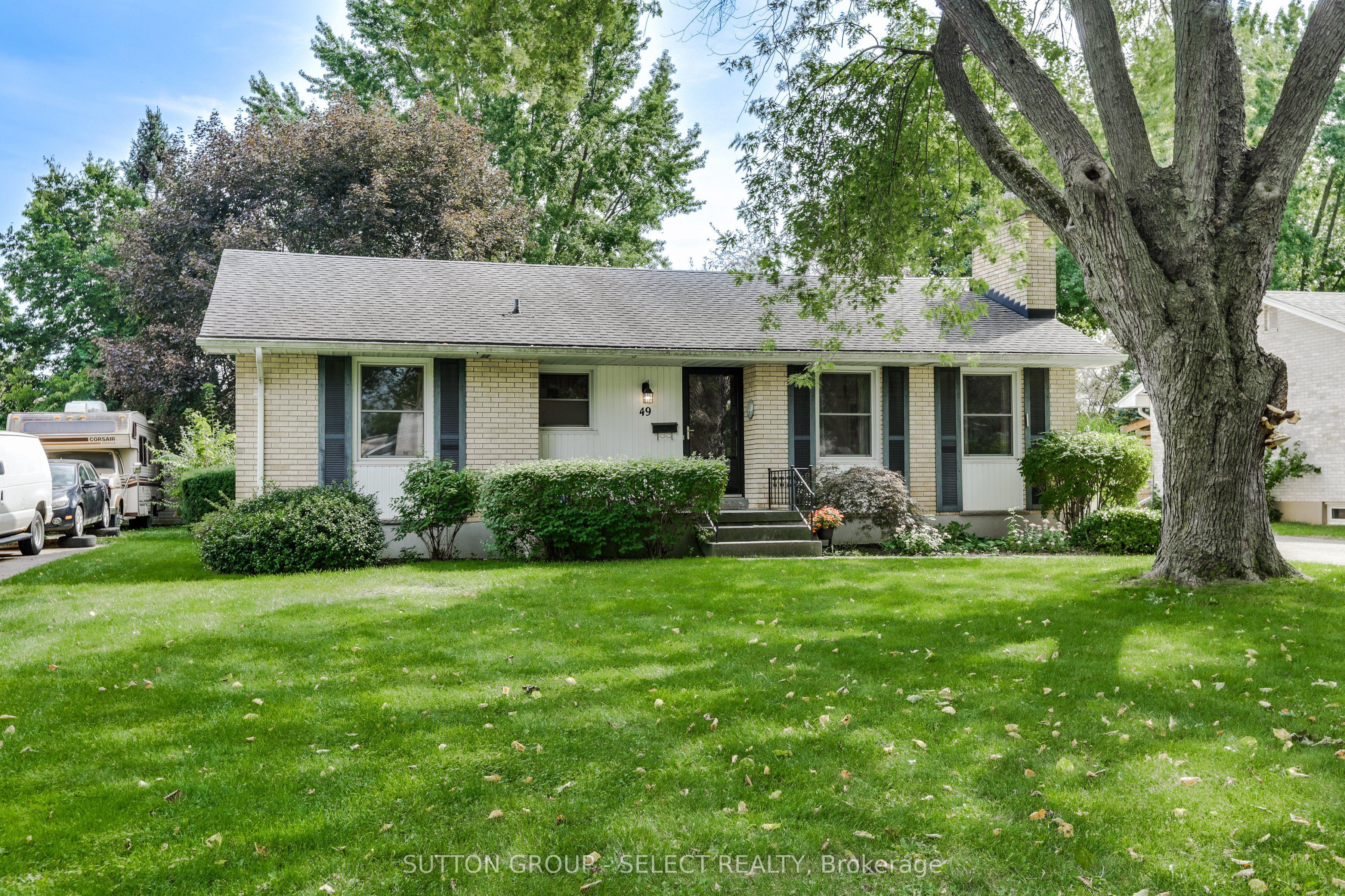 49 Mcleod Crescent — photo 1