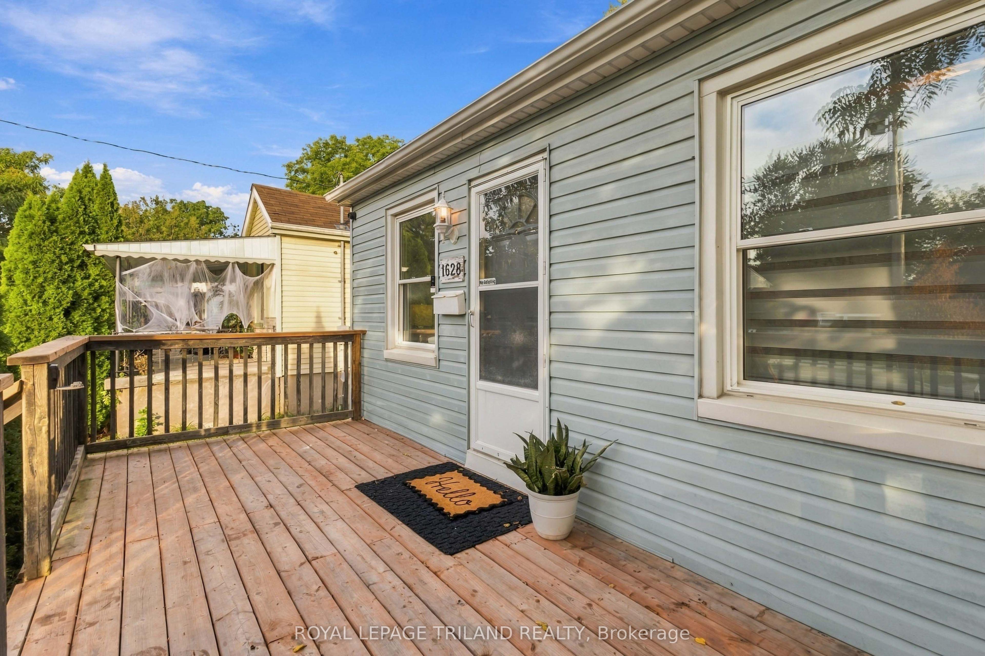 1628 Churchill Avenue — photo 1