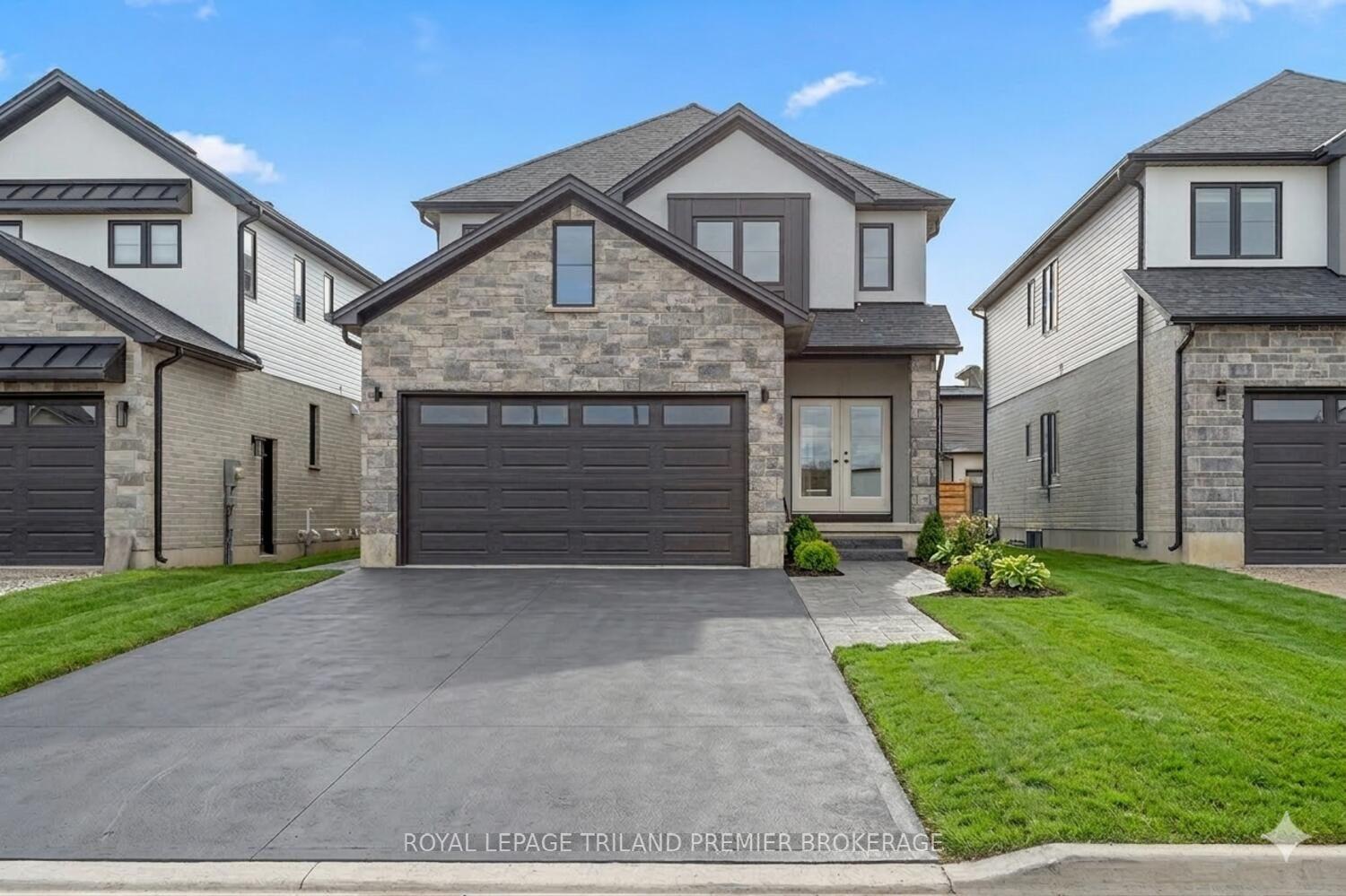 262 HESSELMAN Crescent — photo 1