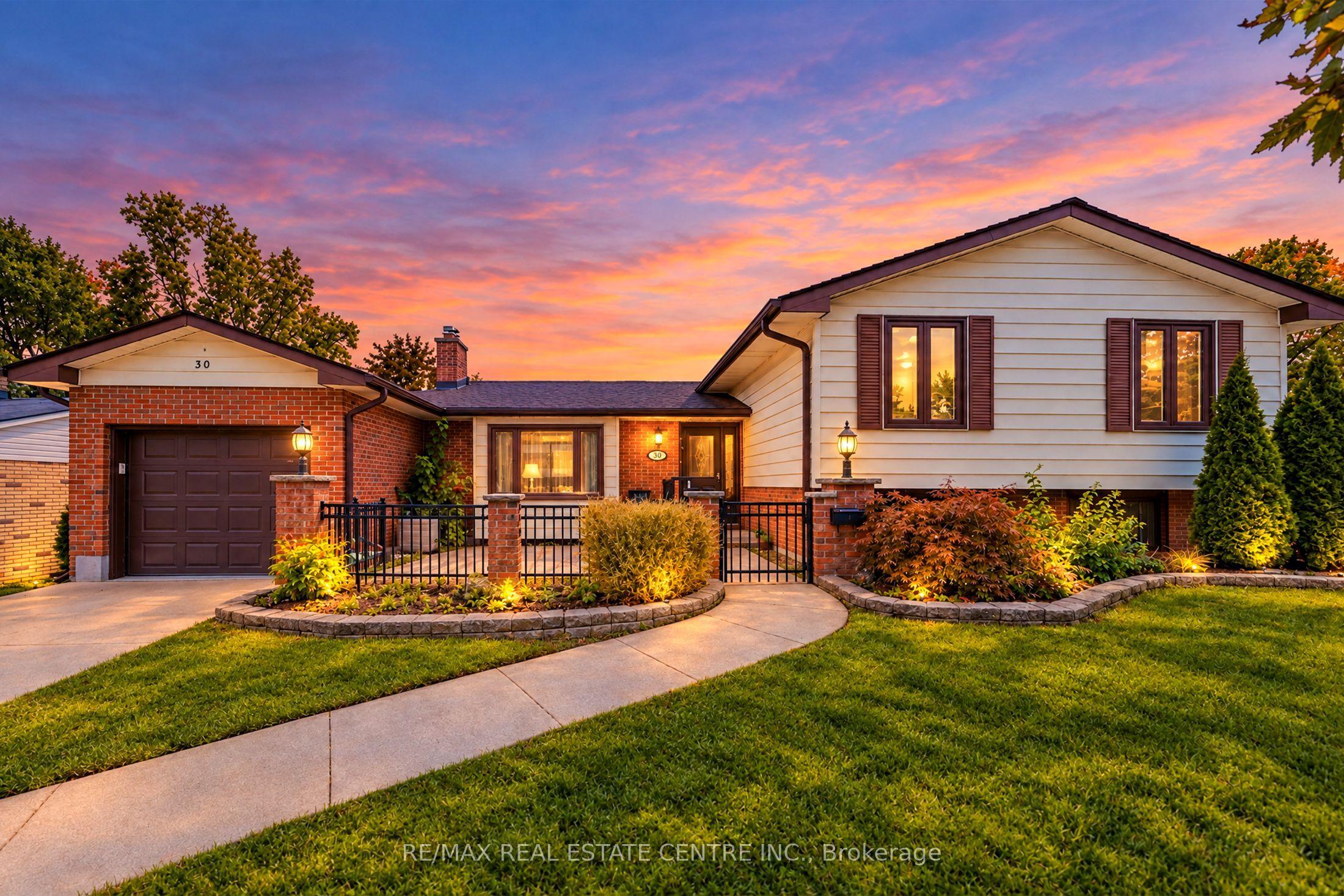 30 COWAN Avenue — photo 1