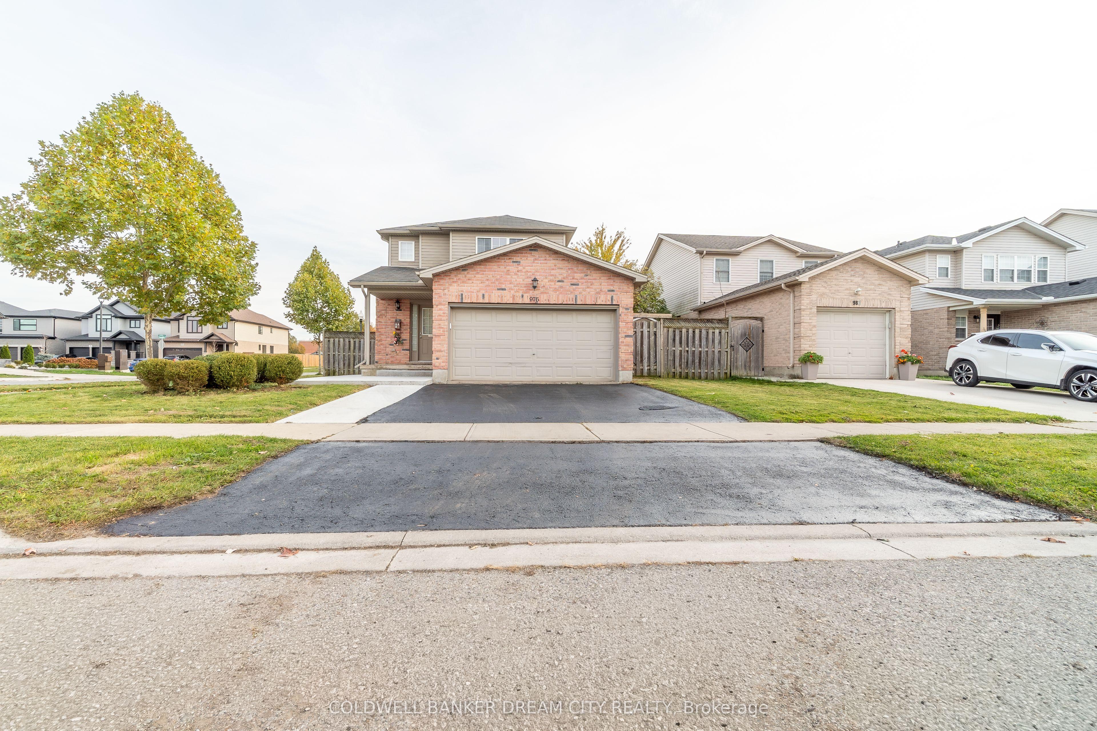 976 Kimball Crescent — photo 1