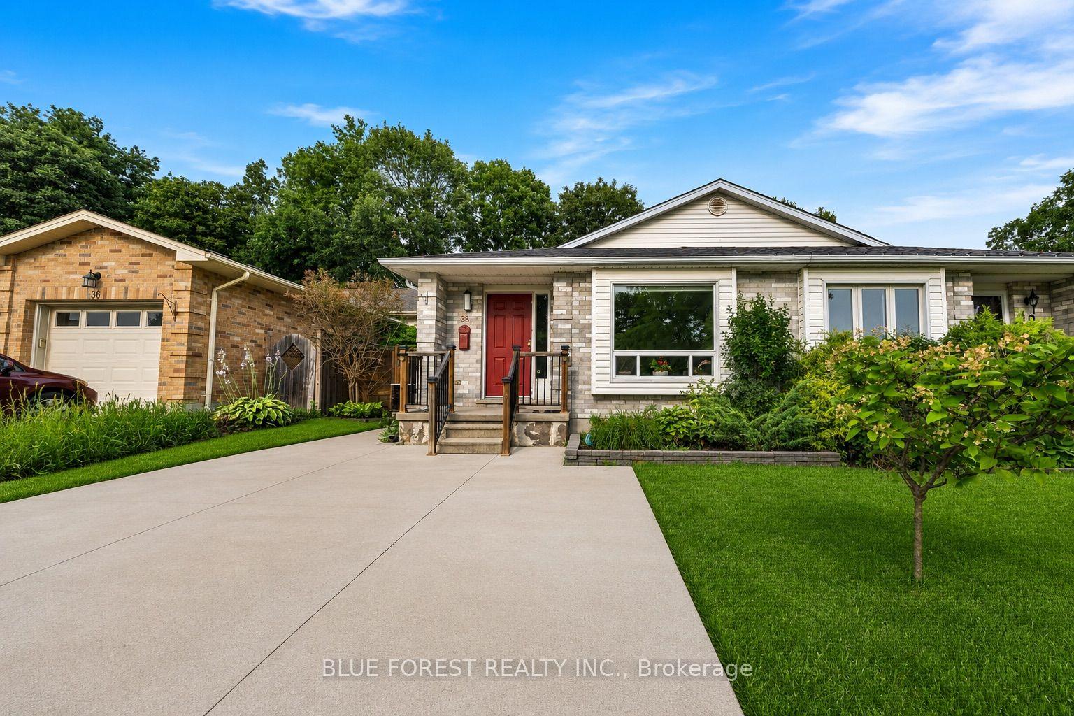 38 Folkstone Court — photo 1