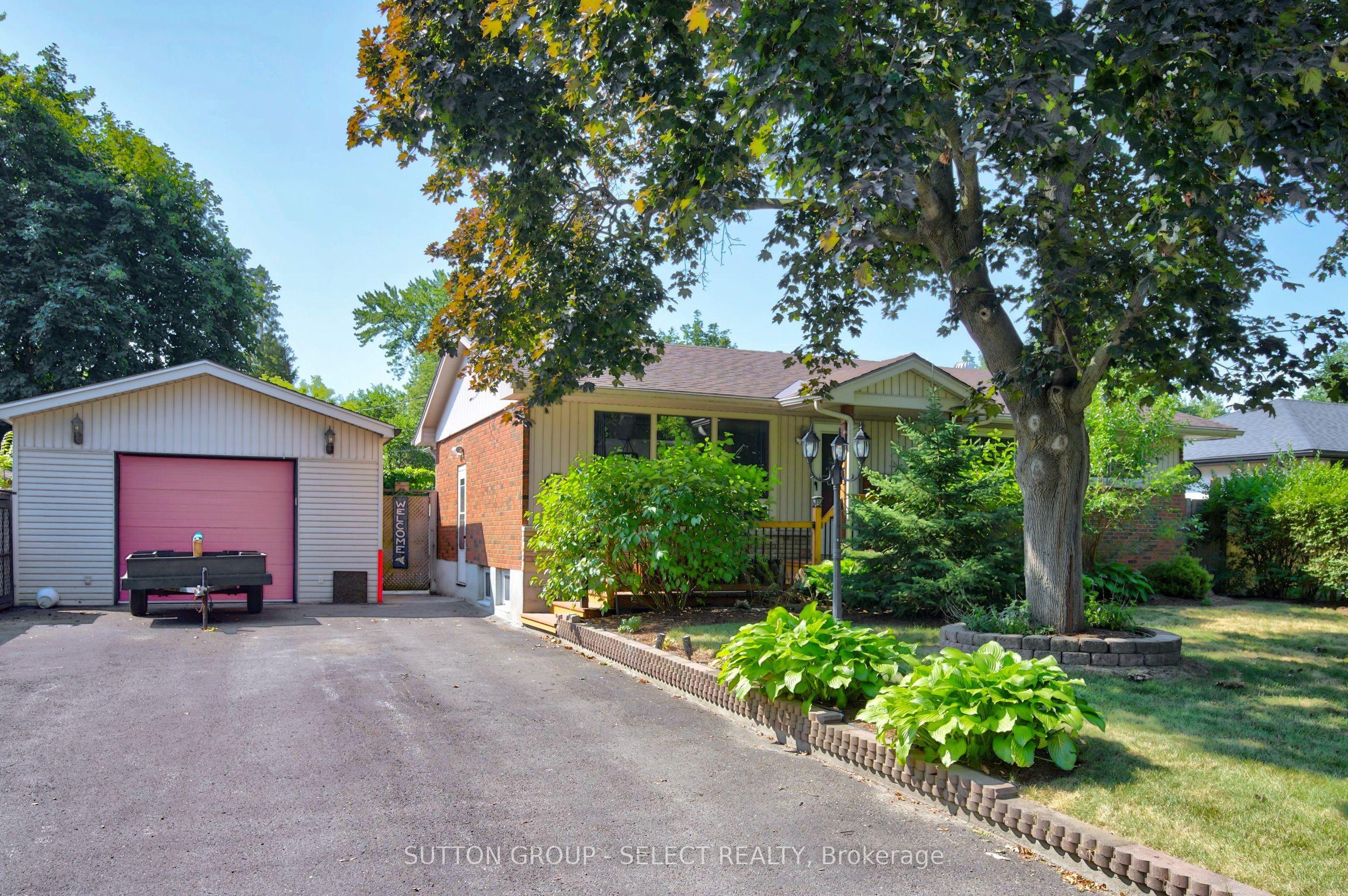 1470 Perth Avenue — photo 1