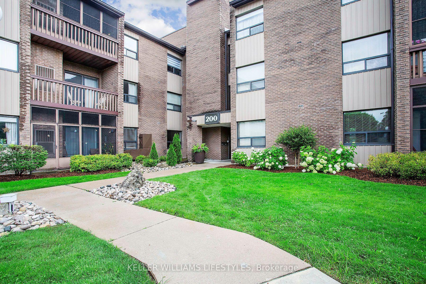 200 Everglade Crescent, Unit 104 — photo 1