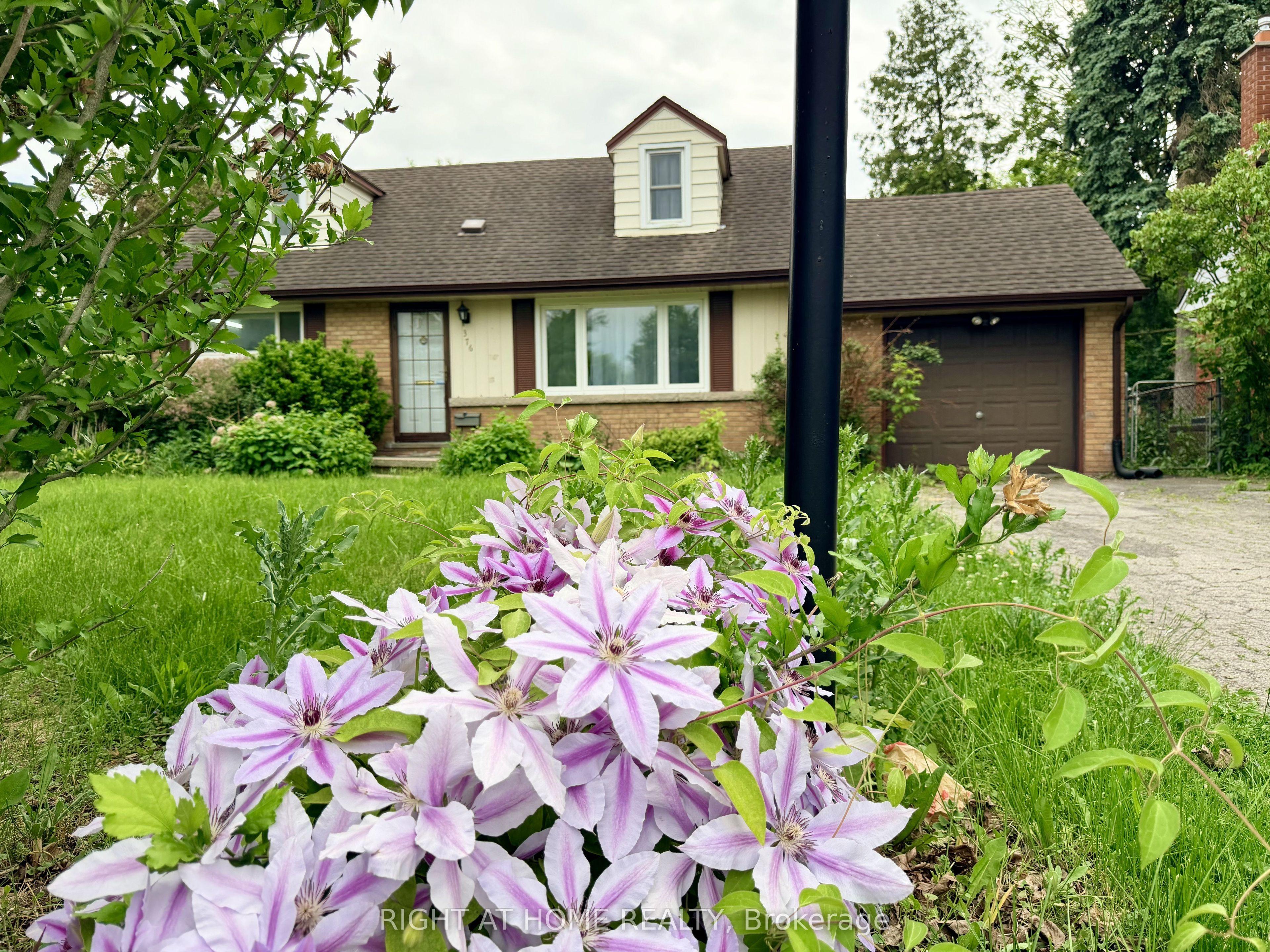 376 Ridgewood Crescent — photo 1