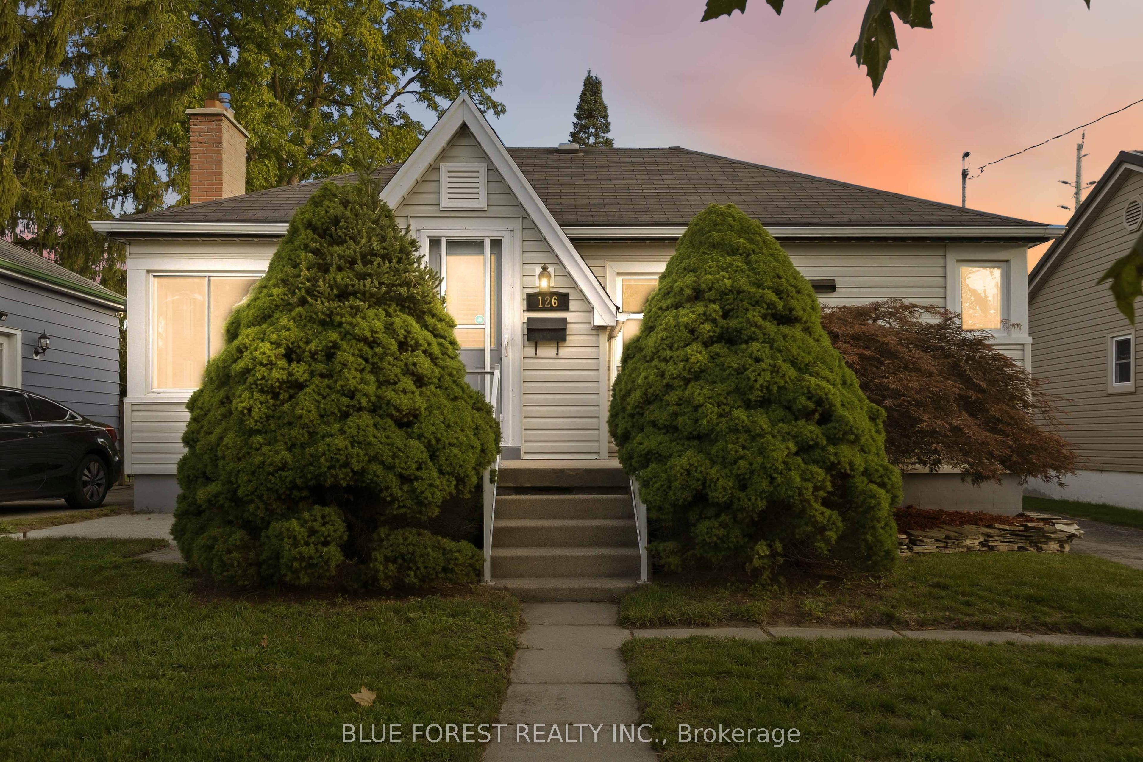126 Alexandra Street — photo 1