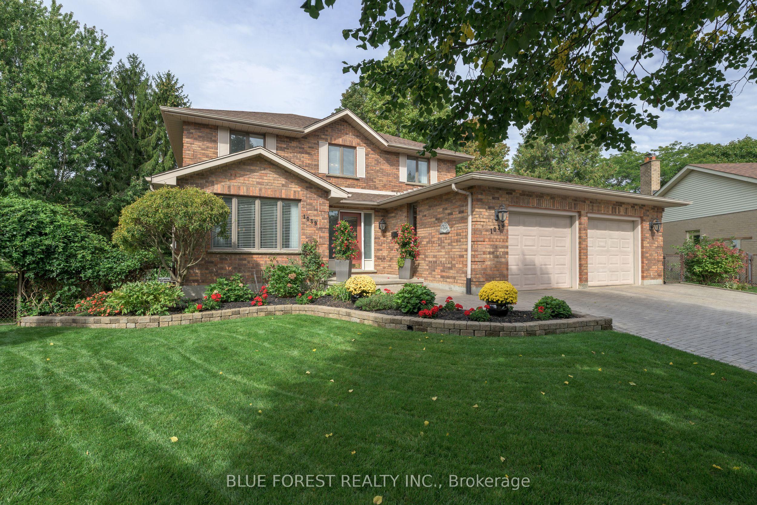 1039 Country Club Court — photo 1