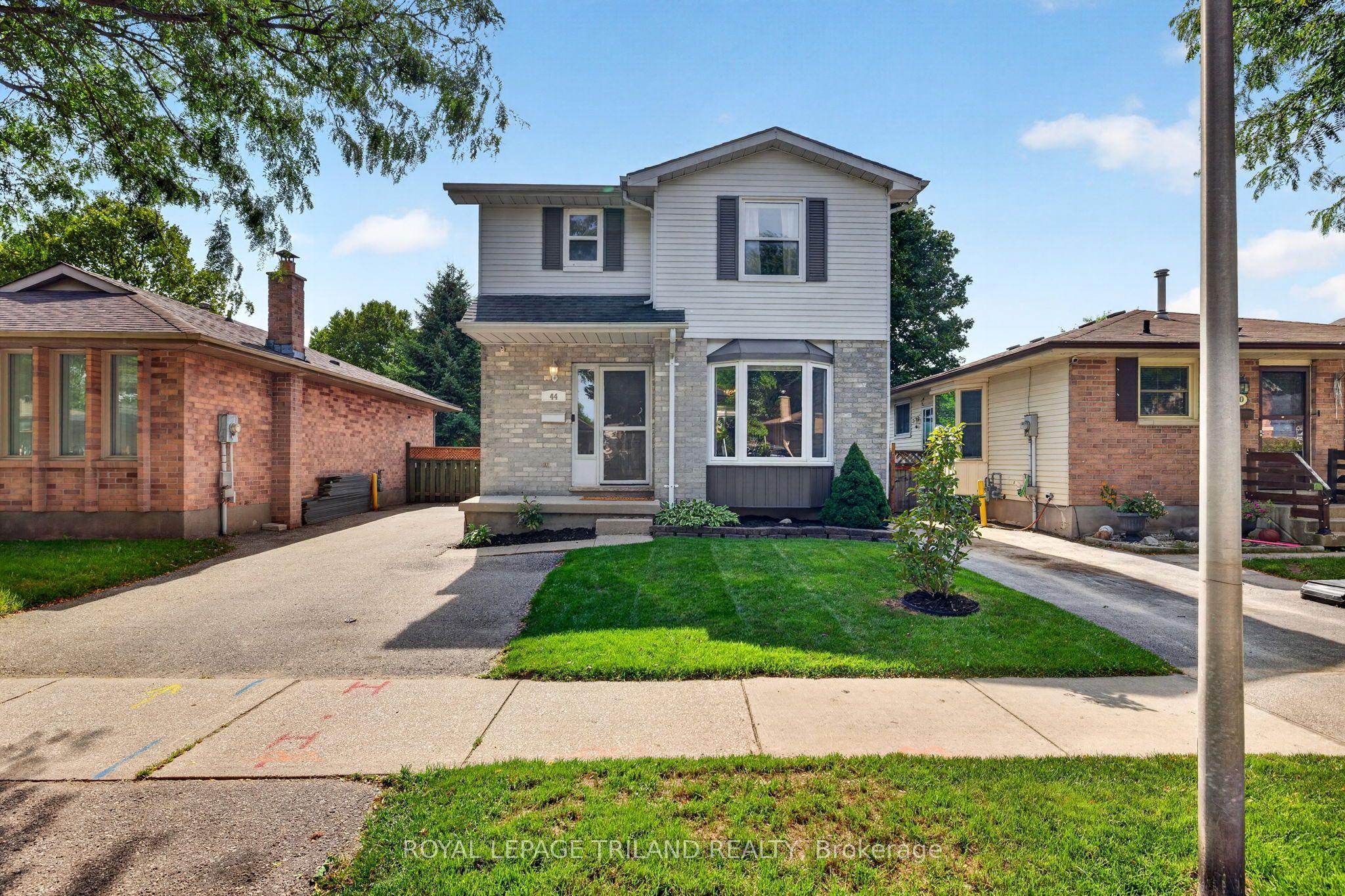 44 Speight Crescent — photo 1