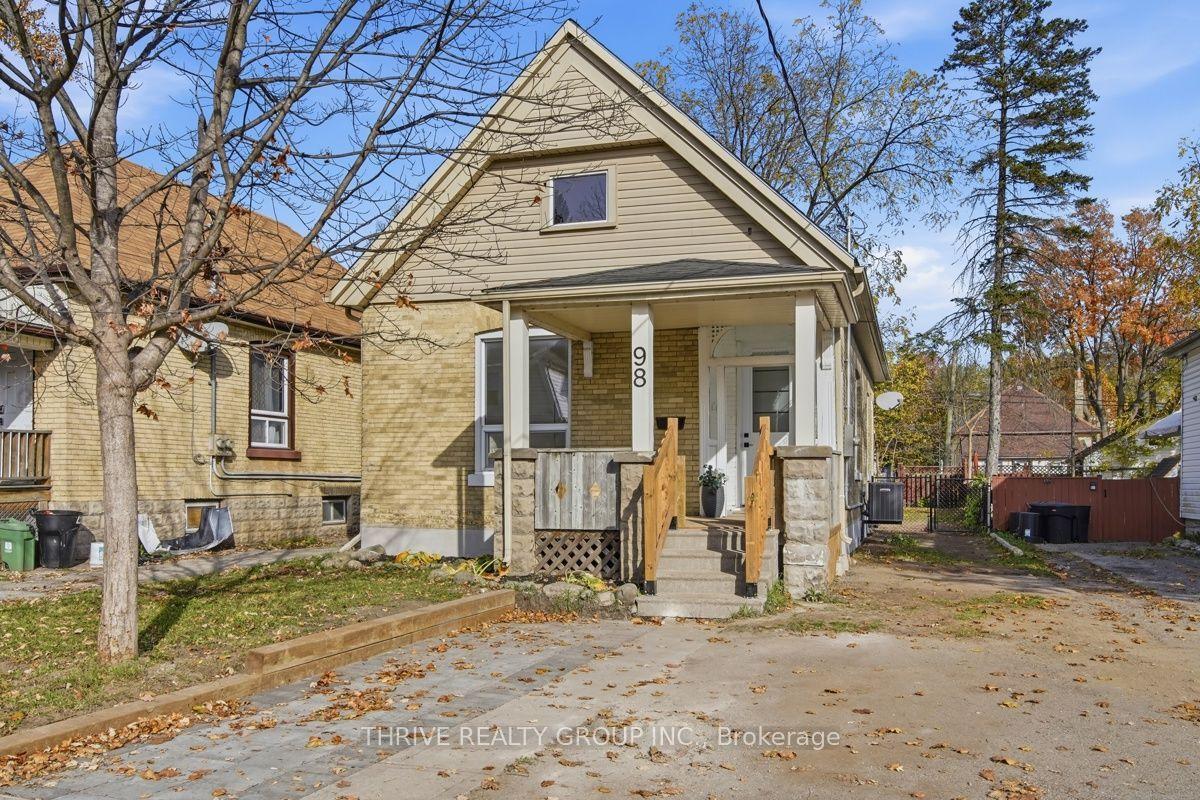 98 Mamelon Street E — photo 1