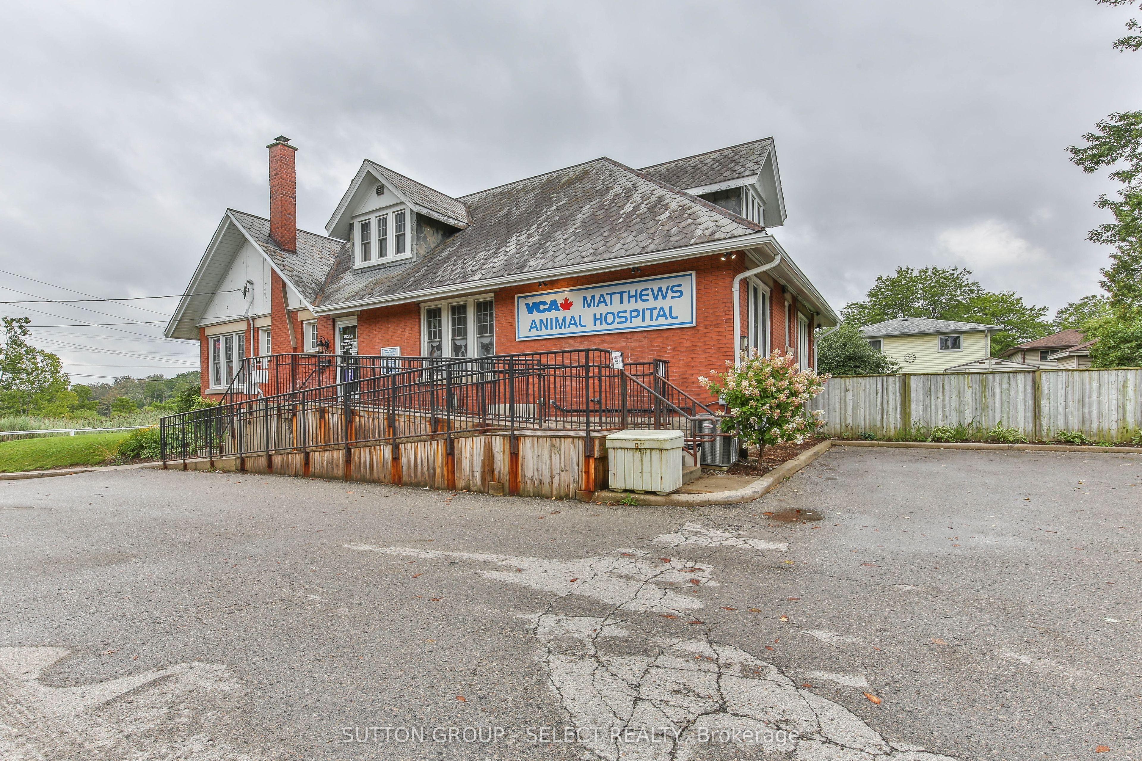 1255 SOUTHDALE Road E — photo 1