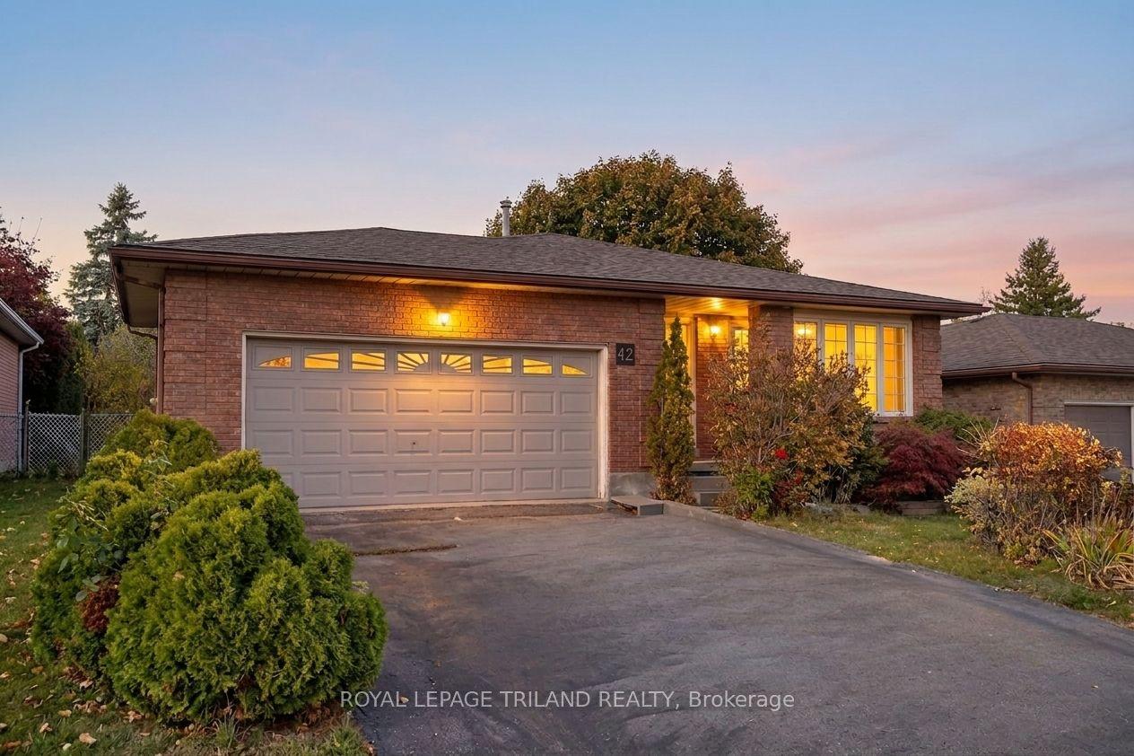42 Applegreen Grove — photo 1